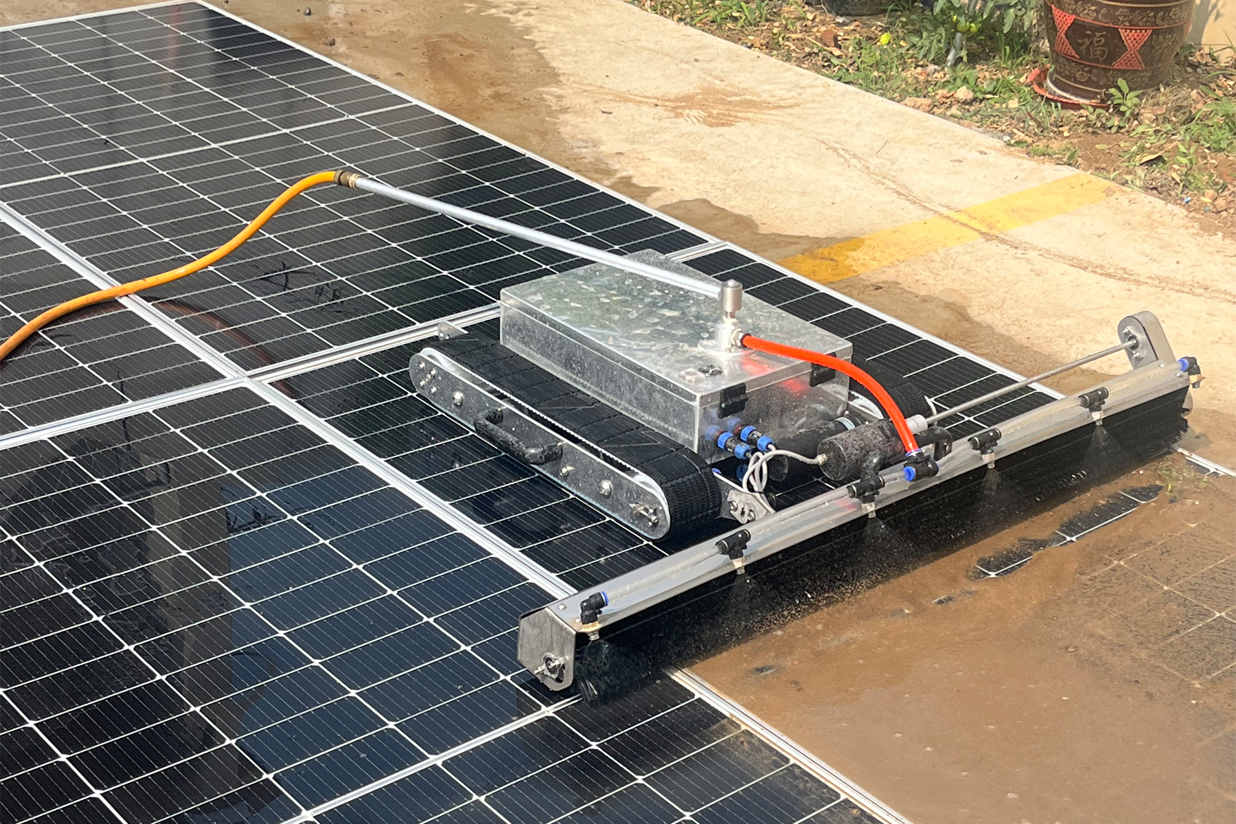 Single-Head Solar Panel Cleani